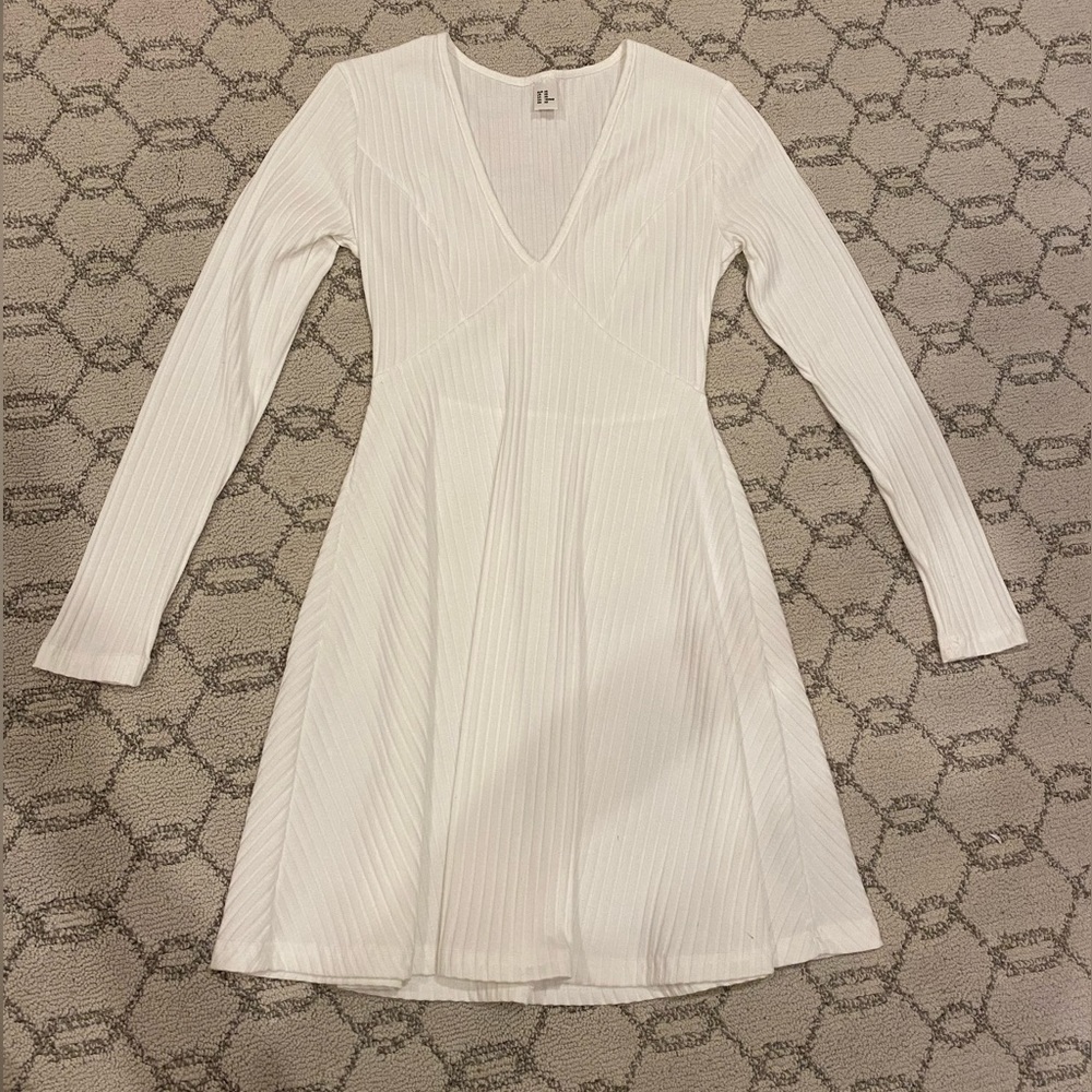 White Casual V-neck Dress Size XS
